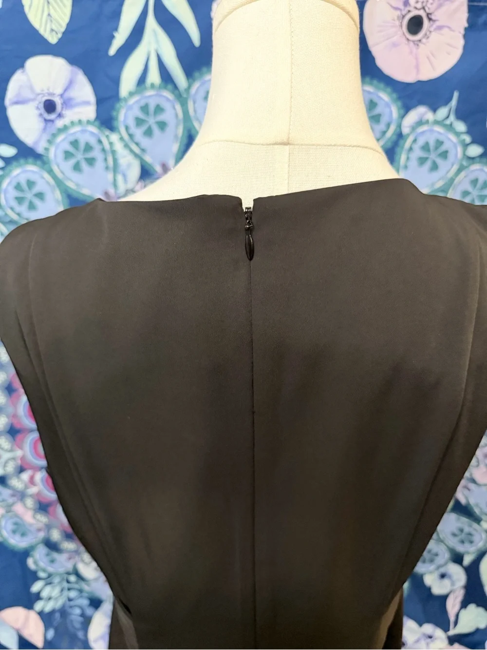 Kristin Davis Size 12 Black Sleeveless Tailored Sheath Career Dress